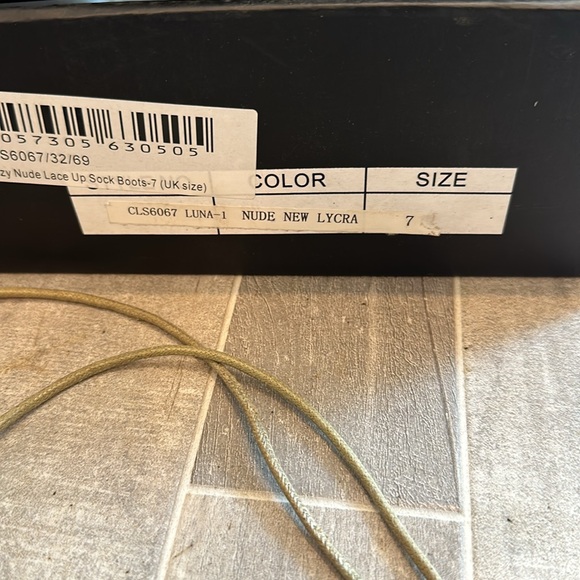 Heels - Picture 3 of 4